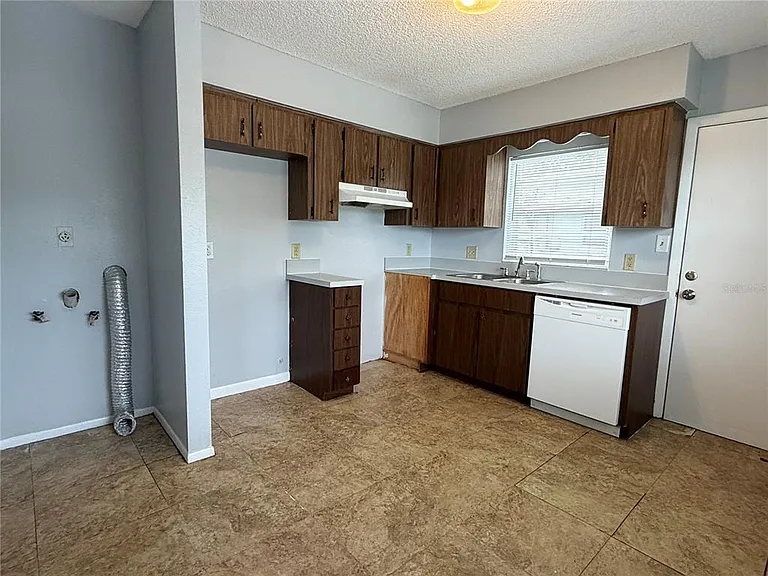 2463 Avenue C SW #A — Photo 3