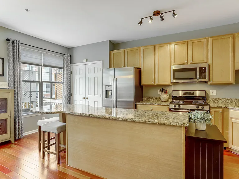 141 Martin Ln — Photo 11