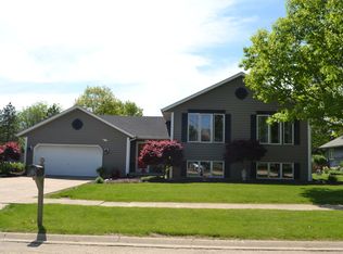 631 Donald St, Hinckley, IL 60520