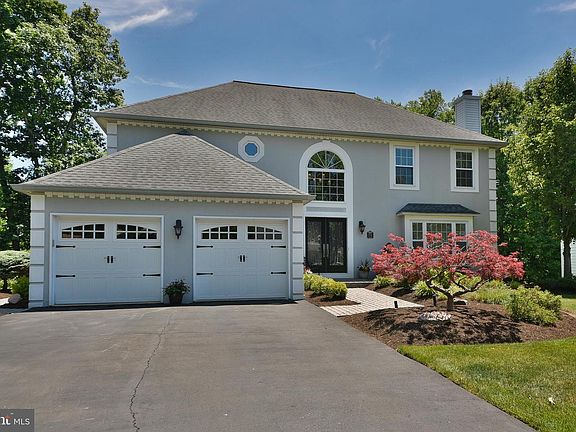 3rd image of 552 Zinn Dr