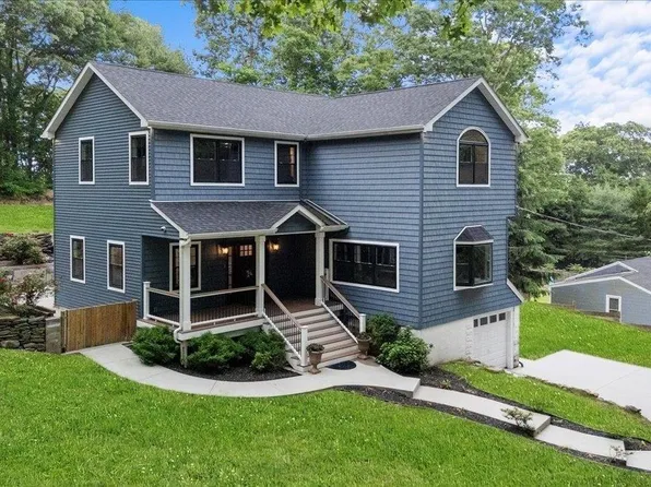 65 Hilltop Lane, Wheatley Heights, NY 11798