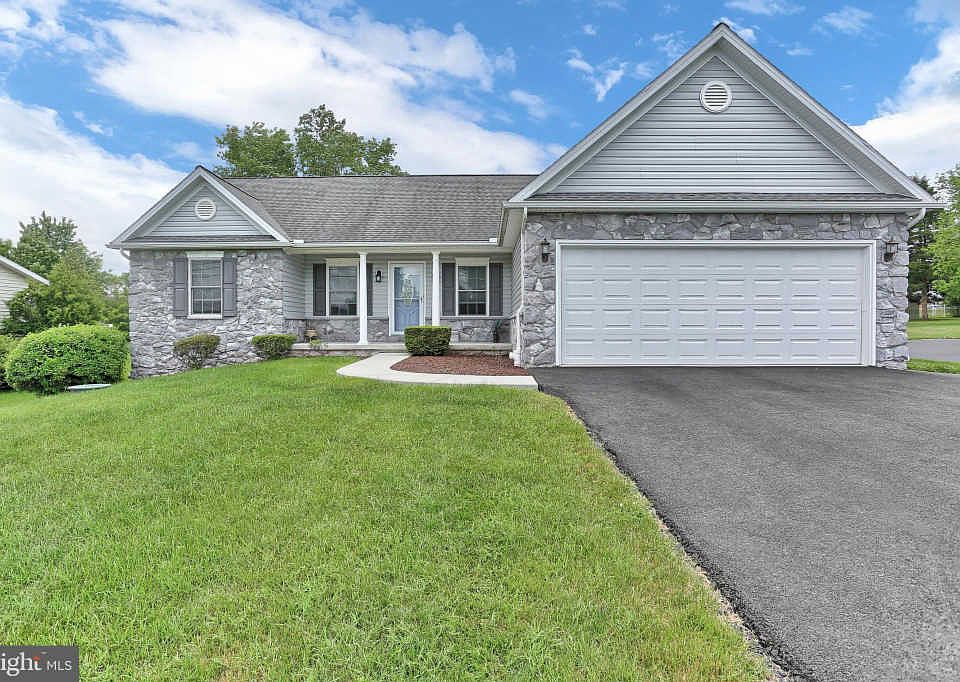 1st image of 993 Heritage Dr