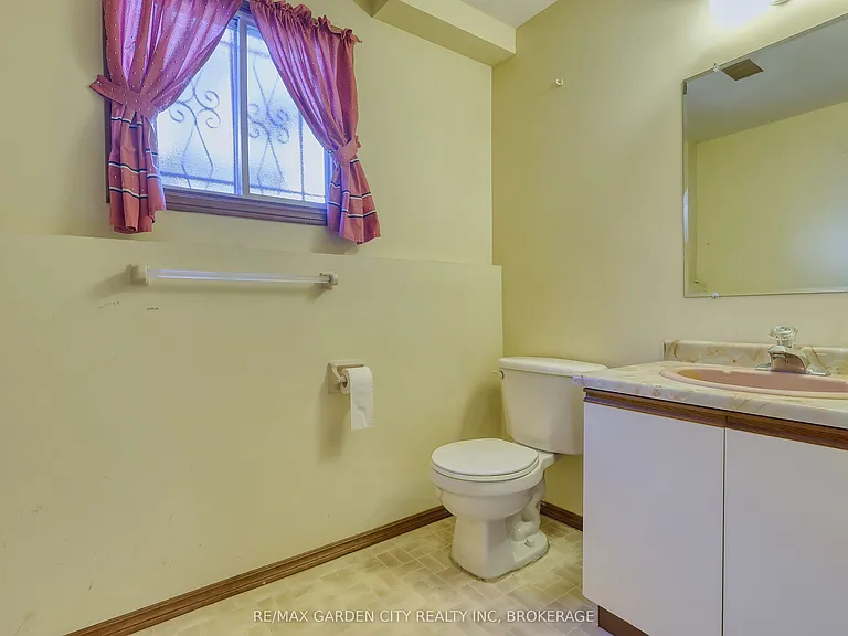 7740 Chorozy St — Photo 26