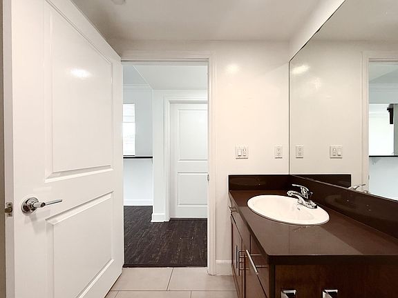5th image of 4112 Whitsett Ave Unit 305
