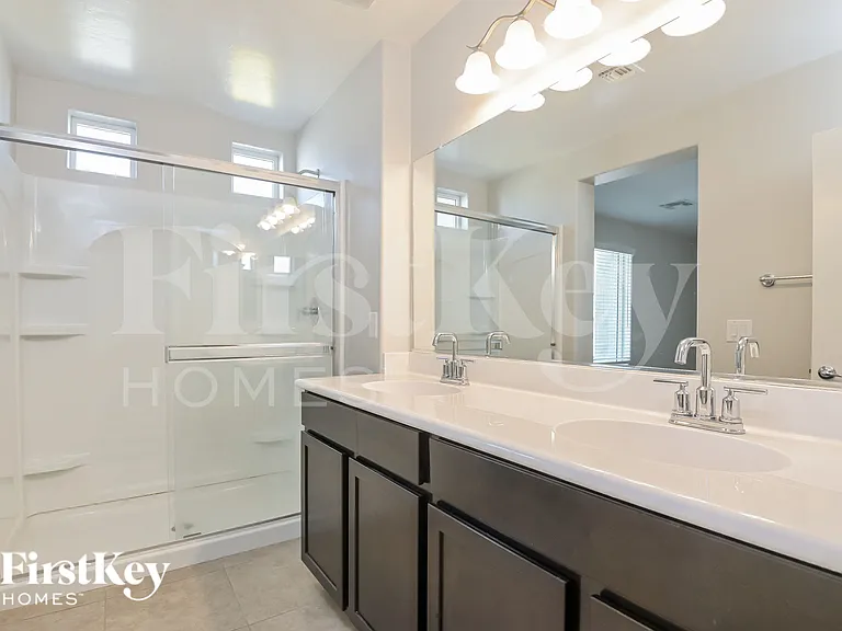 2851 N Fair Oaks Ave — Photo 8