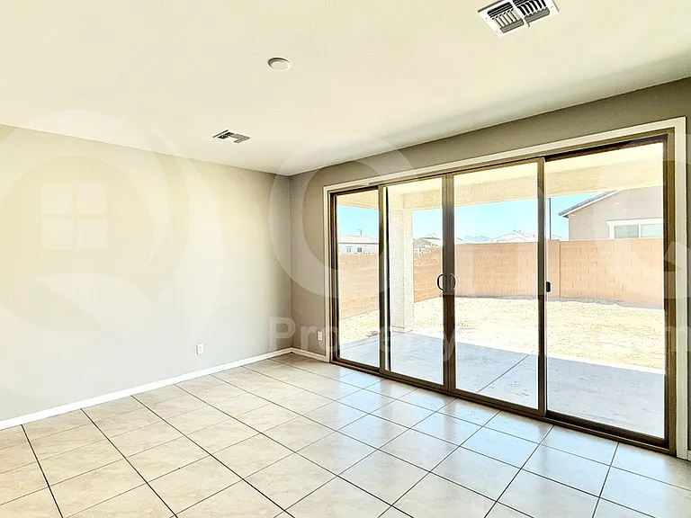 15711 W Monroe St — Photo 19