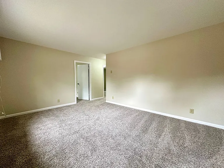 1906 Batts Ln — Photo 2