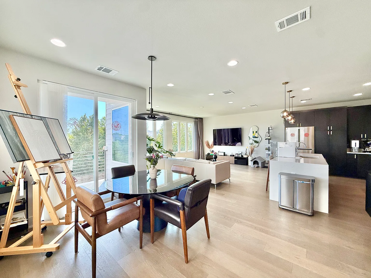 4 bed, 2481 sqft, $4,900 — Photo 4