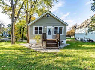 233 Marquette St, Creve Coeur, IL 61610