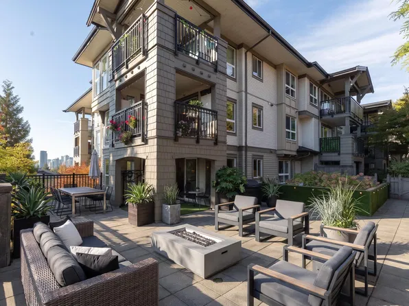 3082 Dayanee Springs Blvd #214, Coquitlam, BC V3E 0A3