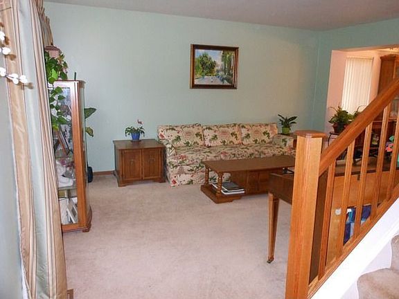 3rd image of 673 Lakewood Farms Dr