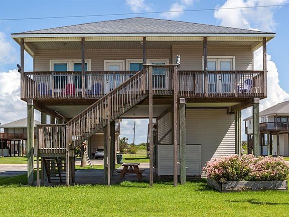 This deck has amazing views of the Gulf. House is towards end of culdesac.