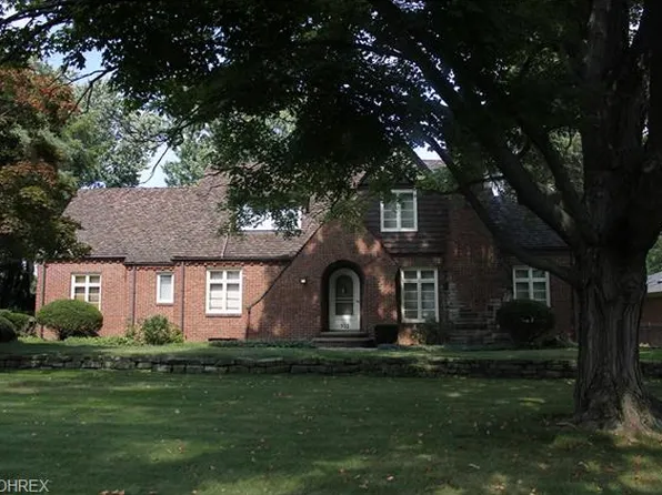532 Fairway Dr NE, Warren, OH 44483
