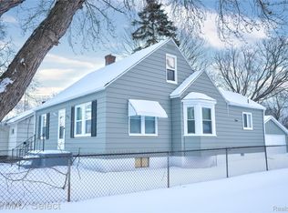 1085 W Parkwood Ave, Flint, MI