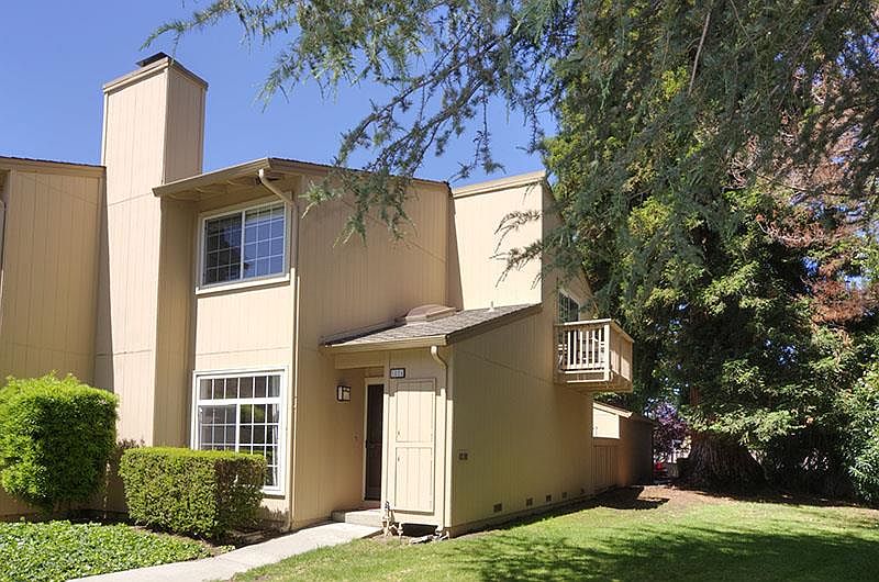 1st image of 1024 Forest Knoll Dr