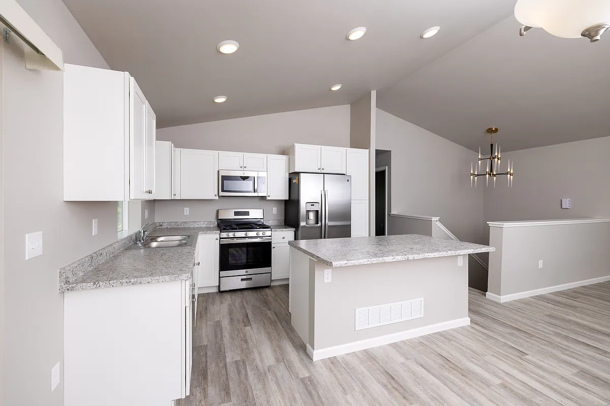 Building Photo - 890 Summit Ct