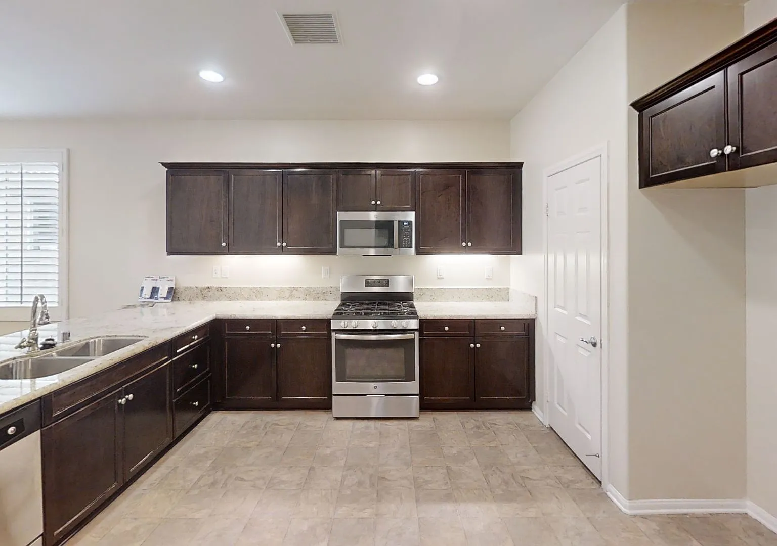 Your Perfect Retreat Awaits in The Vibrant Four Seasons 55+ Community! — Photo 3
