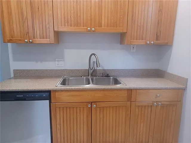 1013 Flanders St — Photo 5