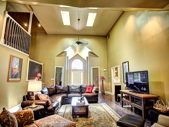 4th image of 51 Highland Pl