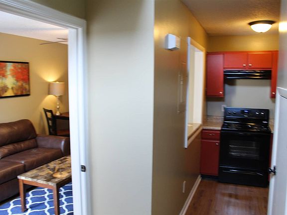 4th image of 1341 Bradley Dr