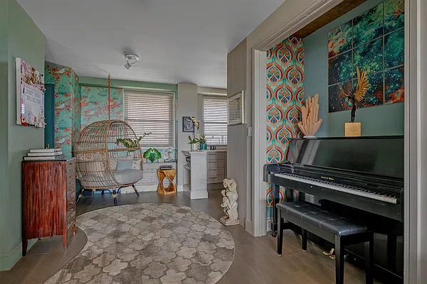 Sold by Compass | media 10