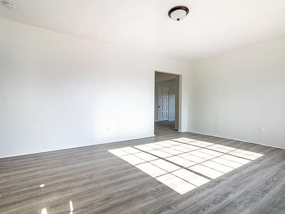 4th image of 474 N Magnolia Ave
