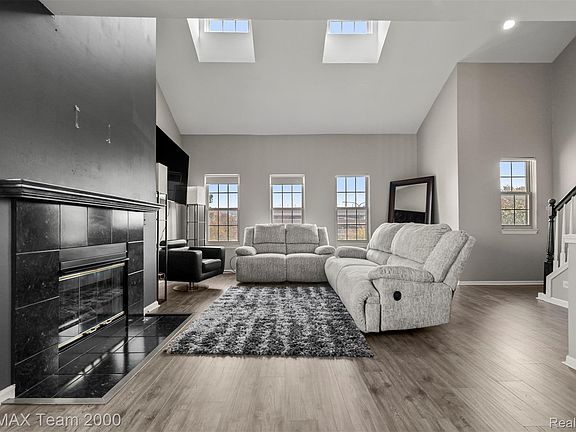 4th image of 1112 Mason St