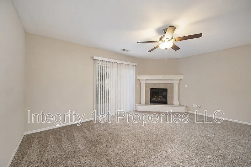 2 bed, 2.5 bath, 1400 sqft, $1,595 — Photo 3