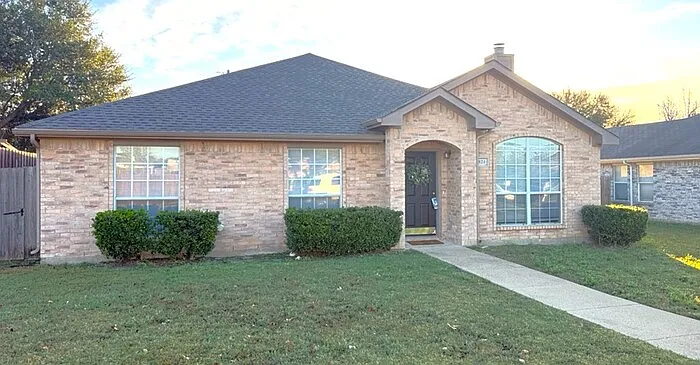4 bed, 2.0 bath, 1722 sqft, $2,195 — Photo 1