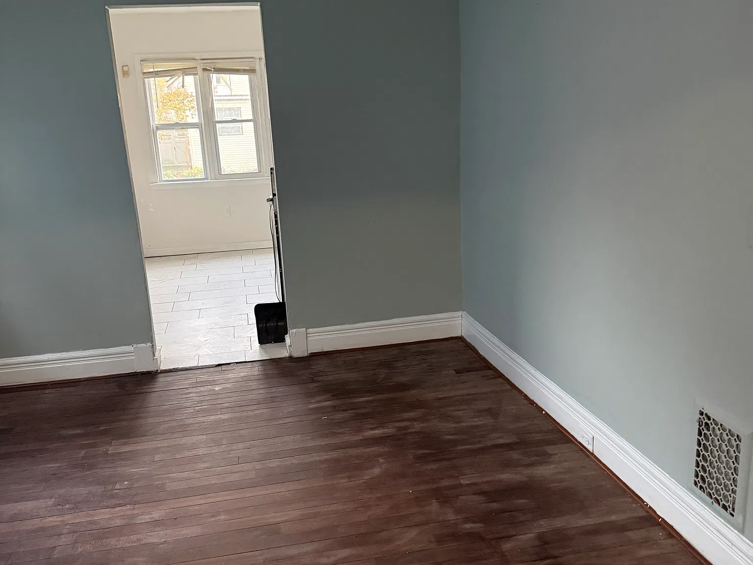 37 Thornton Ave — Photo 3