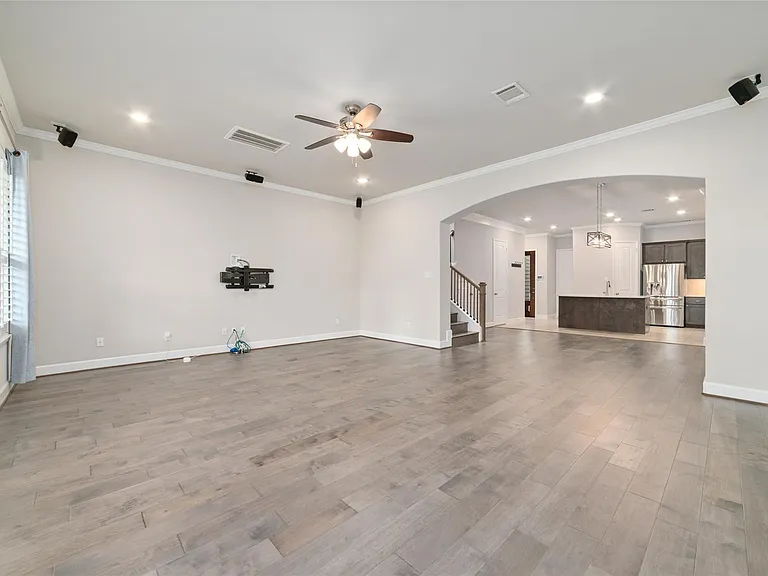 5020 Dickson St — Photo 13