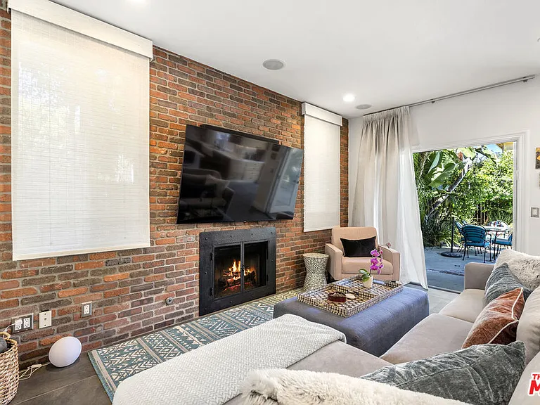 4544 Tobias Ave — Photo 33
