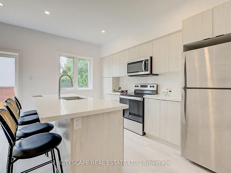 416 Dundas St S #13 — Photo 25