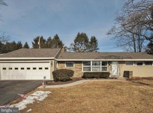 28 Cedar Cliff Dr, Camp Hill, PA