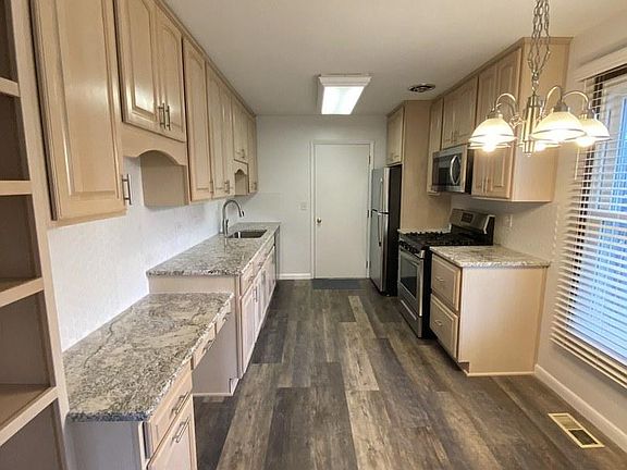 2nd image of 1079 Glouchester Hbr
