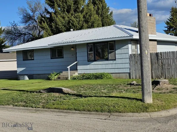 202 2nd Ave SW, Fairfield, MT 59436