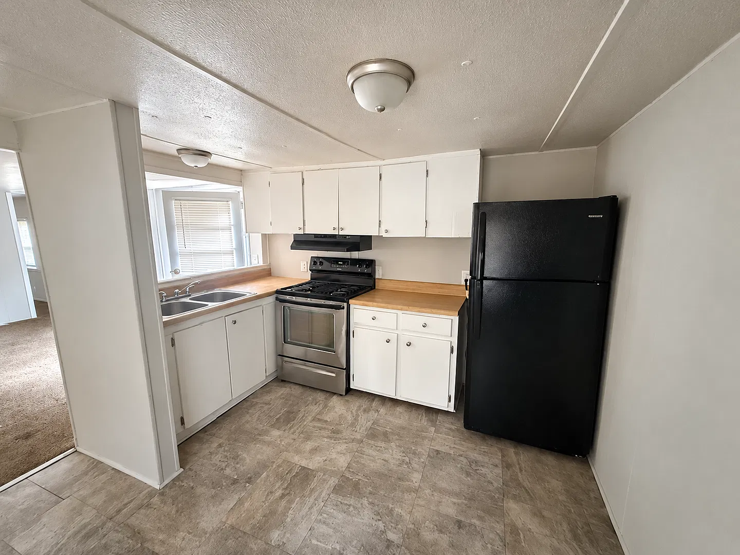 Two bedroom, 1 bath mobile home in Elon — Photo 2