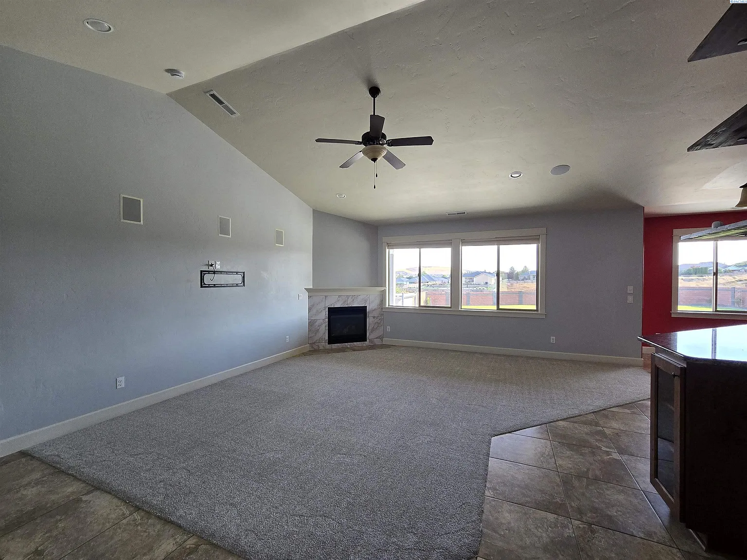 4 bed, 2.5 bath, 2229 sqft, $3,995 — Photo 2