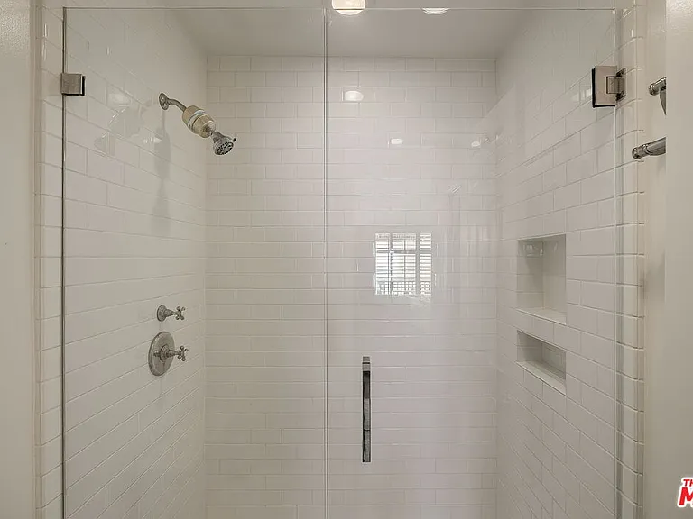812 16th St #5 — Photo 21