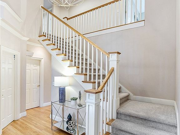 The "WOW"s begin in the dramatic 2-story entry! Want the 3D experience? Click on the Virtual Tour link. 