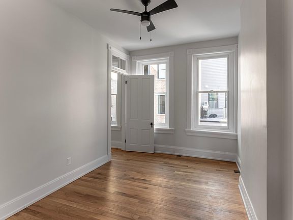 3rd image of 1707 Pleasant St #2