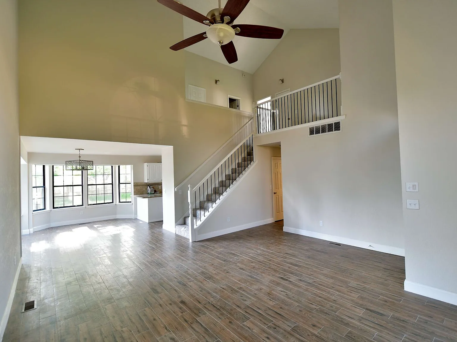 3 bed, 2.5 bath, 2200 sqft, $2,310 — Photo 3