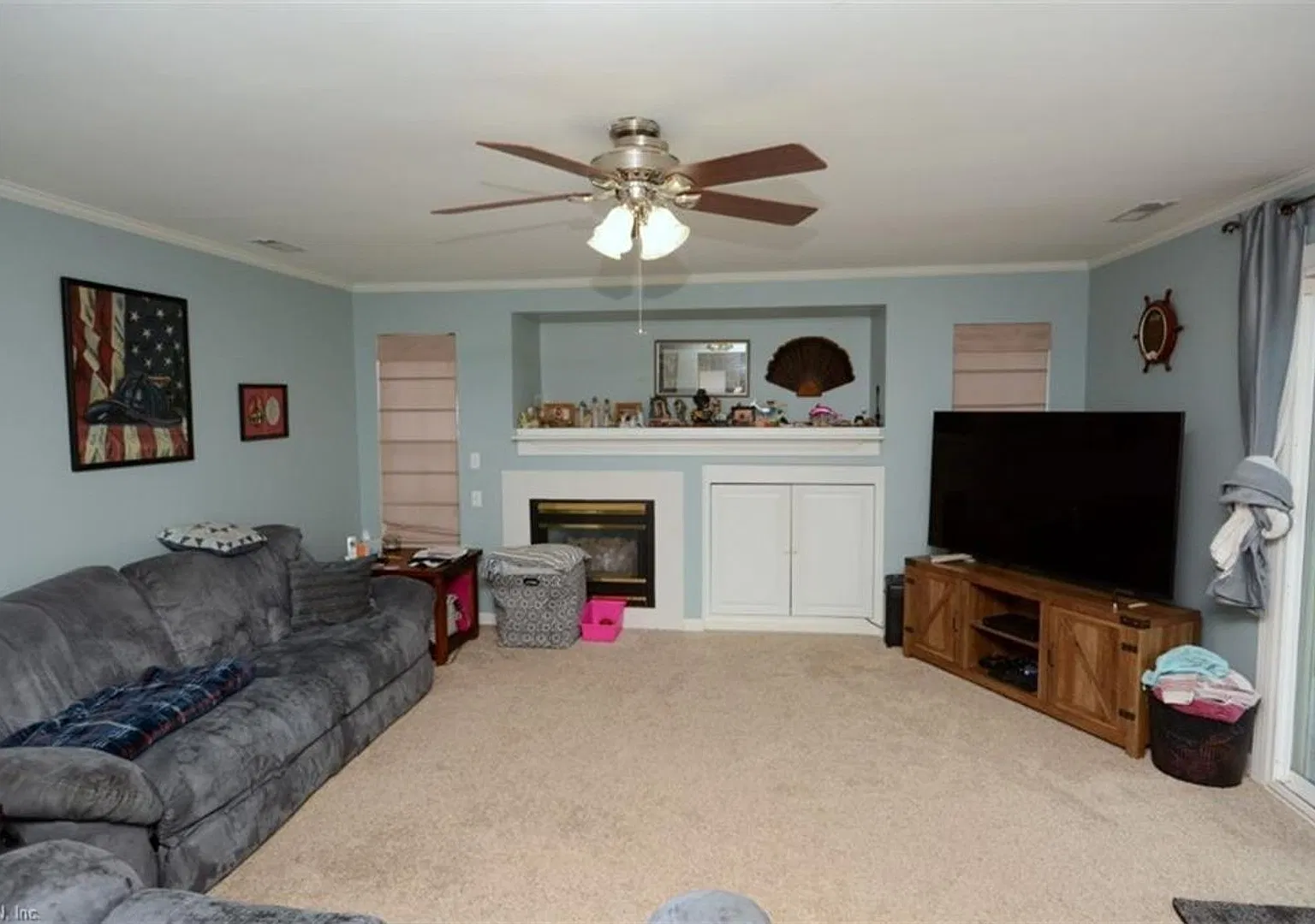 Spacious 2,060 sq ft, two-story home for rent in South Chesapeake featuring 4 bedrooms and 2.5 ba... — Photo 2