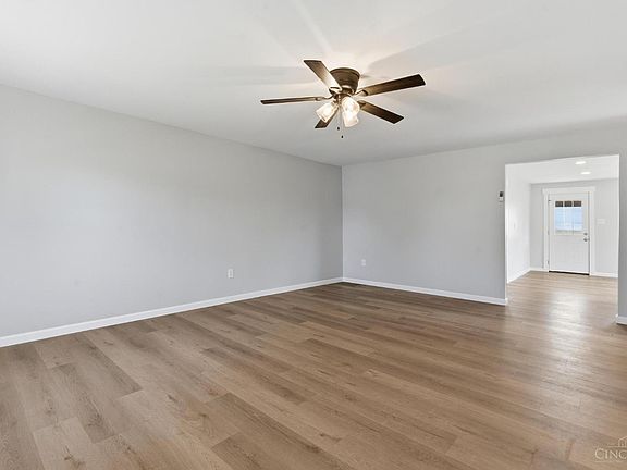 4th image of 406 Ellis St