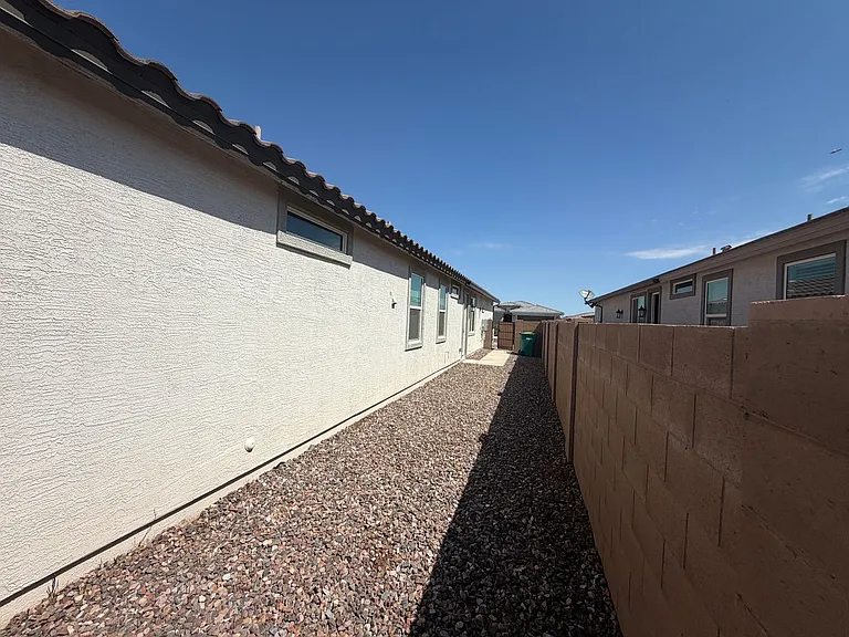 36375 W Leonessa Ave — Photo 1