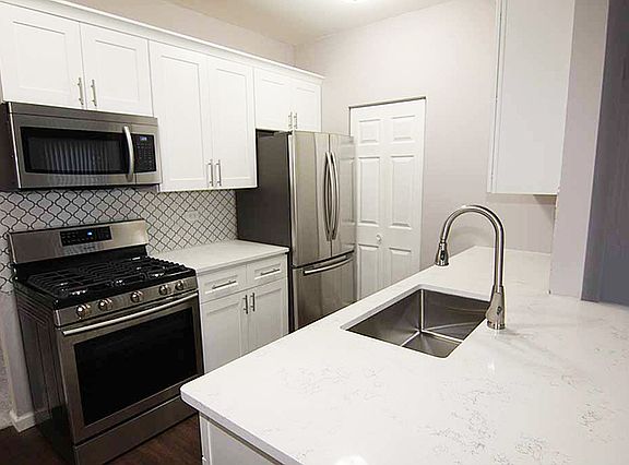 5th image of 108 W Wood St APT C