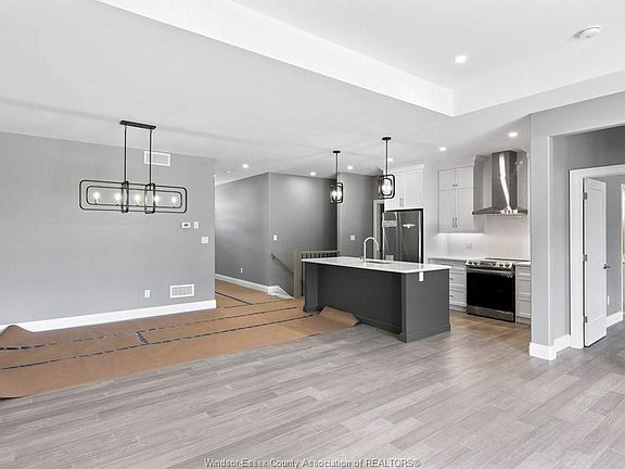5th image of 2383 Barkley Ave
