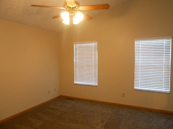 5th image of 2233 Greenlawn Dr