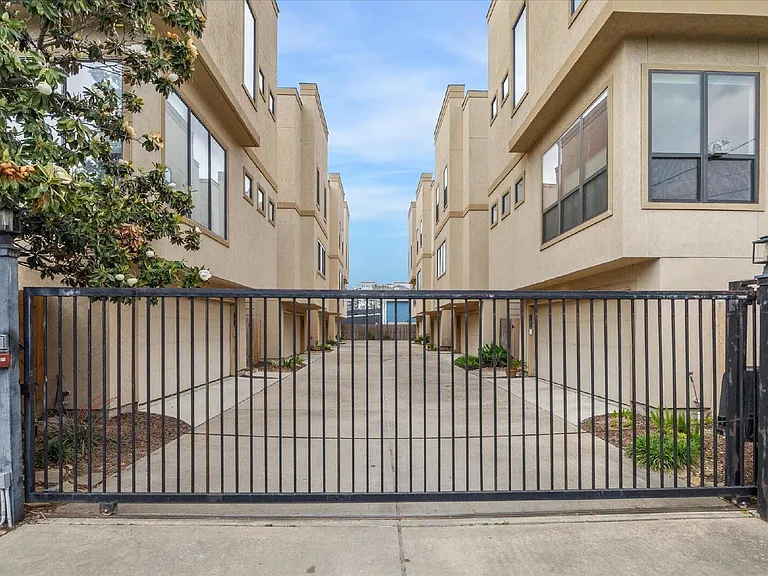 1105 W 21st St #B — Photo 28