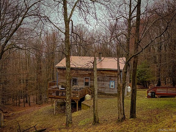2nd image of 118 Whispering Pines Road